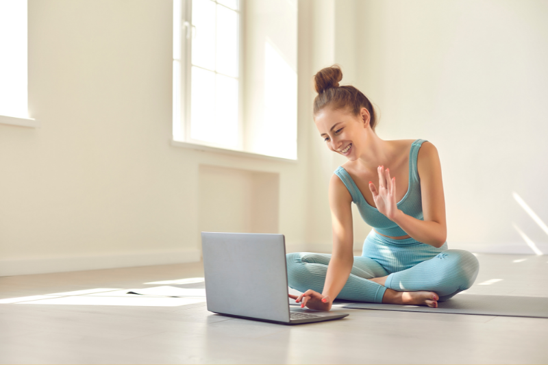 Woman conducting yoga online coaching to her audience.